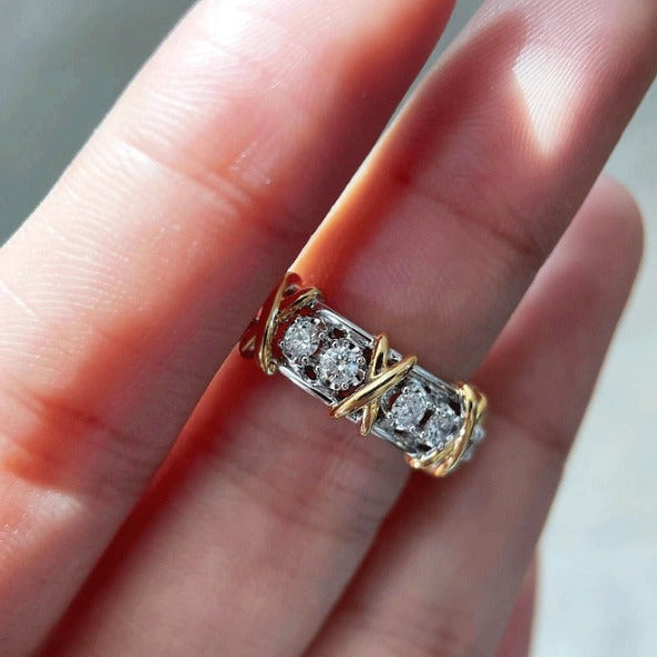 Anel Elegante em Ouro Rosé em Forma de X com 16 Pedras