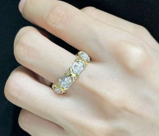 Anel Elegante em Ouro Rosé em Forma de X com 16 Pedras